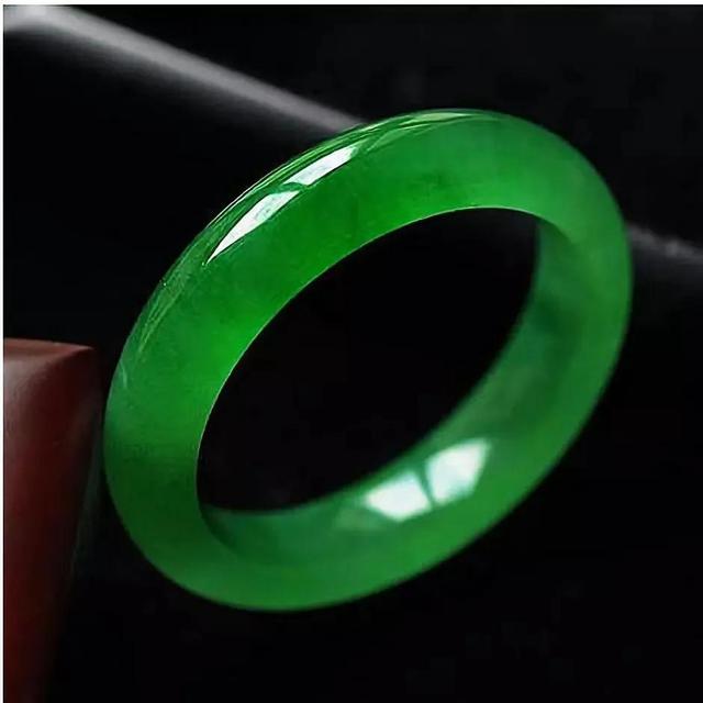 翡翠手镯戴多久可以盘什么人不能戴翡翠手镯-第1张图片-翡翠网 翡翠手镯戴多久可以盘什么人不能戴翡翠手镯-第1张图片-翡翠网