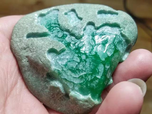 云南旅游翡翠原石翡翠原石哪里有卖-第6张图片-翡翠网 云南旅游翡翠原石翡翠原石哪里有卖-第6张图片-翡翠网