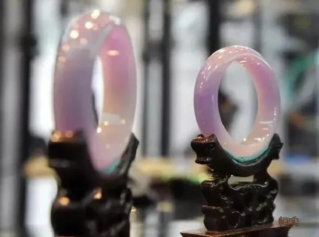 见光死的翡翠原石里面会出吗,为什么紫色翡翠被称为见光死-第6张图片-翡翠网 见光死的翡翠原石里面会出吗,为什么紫色翡翠被称为见光死-第6张图片-翡翠网