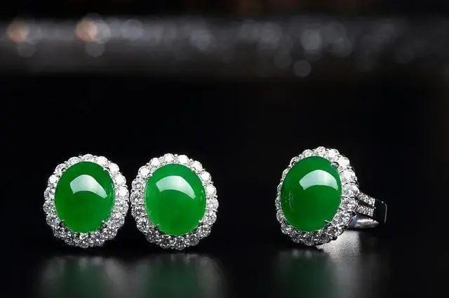 翡翠文化精髓,翡翠的专业知识和文化-第4张图片-翡翠网 翡翠文化精髓,翡翠的专业知识和文化-第4张图片-翡翠网