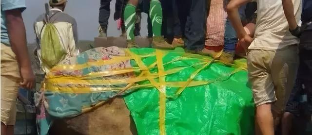 缅甸发现翡翠原石视频缅甸翡翠不是天然翡翠吗-第7张图片-翡翠网 缅甸发现翡翠原石视频缅甸翡翠不是天然翡翠吗-第7张图片-翡翠网