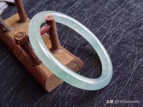 翡翠手镯五千图片,四千多的翡翠镯子-第5张图片-翡翠网 翡翠手镯五千图片,四千多的翡翠镯子-第5张图片-翡翠网