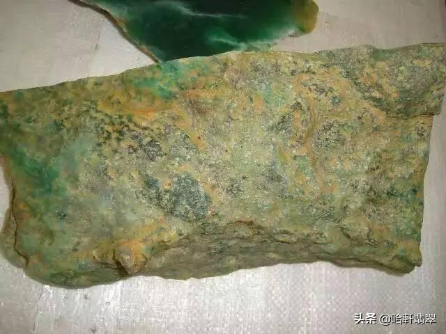 高端翡翠原石表现,翡翠原石的特征-第4张图片-翡翠网 高端翡翠原石表现,翡翠原石的特征-第4张图片-翡翠网