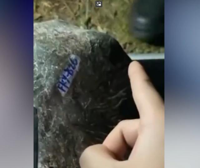 东北大爷淘宝购买翡翠原石淘宝买翡翠原石料靠谱吗-第1张图片-翡翠网 东北大爷淘宝购买翡翠原石淘宝买翡翠原石料靠谱吗-第1张图片-翡翠网