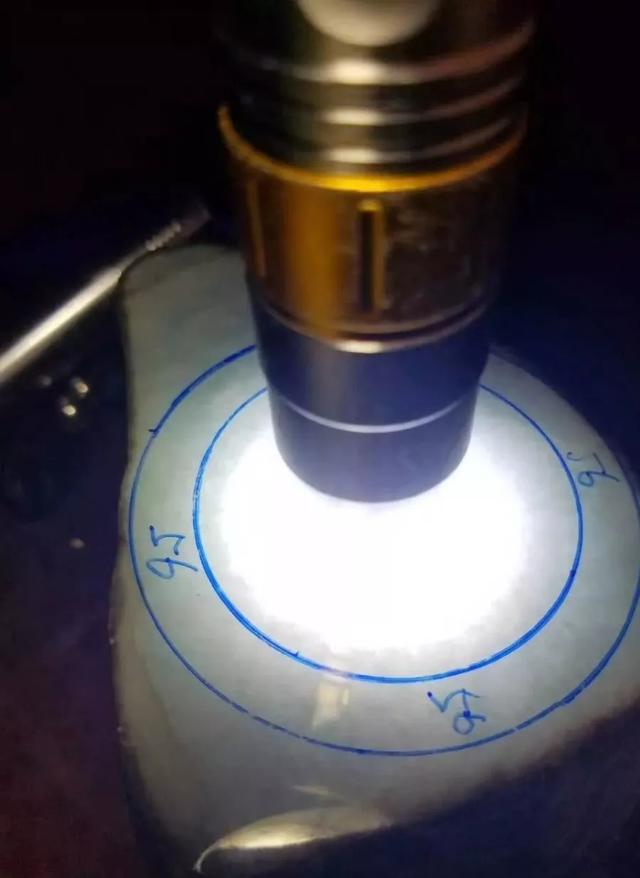 电视剧切翡翠原石的简单介绍-第2张图片-翡翠网 电视剧切翡翠原石的简单介绍-第2张图片-翡翠网