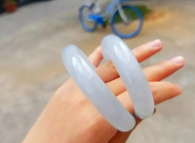 电视剧切翡翠原石的简单介绍-第4张图片-翡翠网 电视剧切翡翠原石的简单介绍-第4张图片-翡翠网