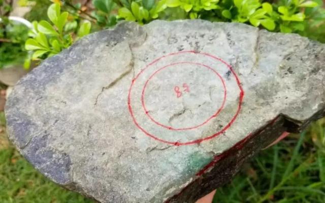 电视剧切翡翠原石的简单介绍-第5张图片-翡翠网 电视剧切翡翠原石的简单介绍-第5张图片-翡翠网