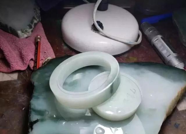 电视剧切翡翠原石的简单介绍-第9张图片-翡翠网 电视剧切翡翠原石的简单介绍-第9张图片-翡翠网