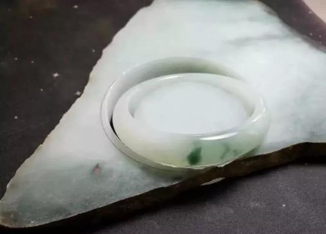 电视剧切翡翠原石的简单介绍-第10张图片-翡翠网 电视剧切翡翠原石的简单介绍-第10张图片-翡翠网