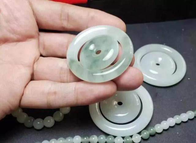 电视剧切翡翠原石的简单介绍-第13张图片-翡翠网 电视剧切翡翠原石的简单介绍-第13张图片-翡翠网