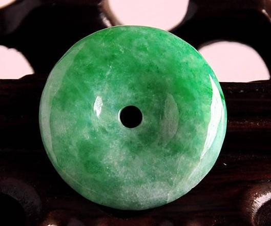 翡翠原石知识,广州翡翠知识-第12张图片-翡翠网 翡翠原石知识,广州翡翠知识-第12张图片-翡翠网