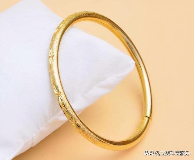一只金手镯大约多少钱,一副金镯子多少钱-第1张图片-翡翠网 一只金手镯大约多少钱,一副金镯子多少钱-第1张图片-翡翠网