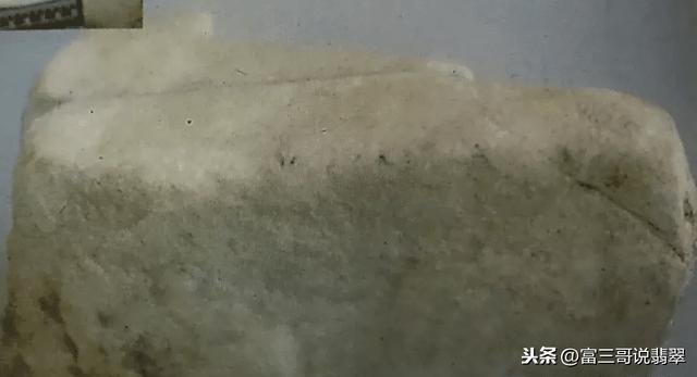 翡翠原石外皮翡翠原石皮壳一厘米-第19张图片-翡翠网