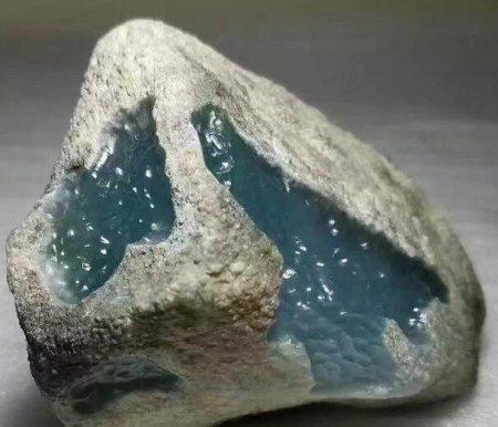 冰种翡翠原石是这样出来的翡翠原石在河里长什么样-第3张图片-翡翠网
