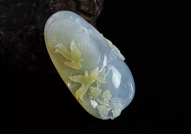 冰种翡翠原石是这样出来的翡翠原石在河里长什么样-第6张图片-翡翠网 冰种翡翠原石是这样出来的翡翠原石在河里长什么样-第6张图片-翡翠网