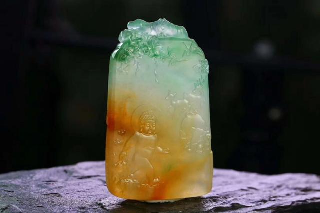 冰种翡翠原石是这样出来的翡翠原石在河里长什么样-第8张图片-翡翠网 冰种翡翠原石是这样出来的翡翠原石在河里长什么样-第8张图片-翡翠网