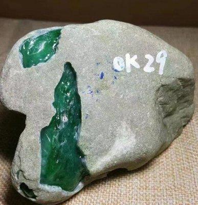 冰种翡翠原石是这样出来的翡翠原石在河里长什么样-第10张图片-翡翠网 冰种翡翠原石是这样出来的翡翠原石在河里长什么样-第10张图片-翡翠网