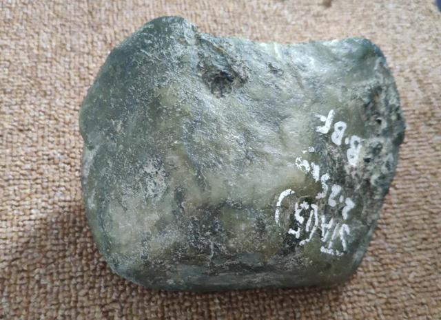 翡翠会卡原石知识,翡翠原石场口有哪些-第1张图片-翡翠网 翡翠会卡原石知识,翡翠原石场口有哪些-第1张图片-翡翠网