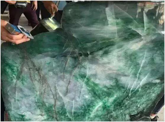 1亿翡翠原石价格,翡翠原石价格-第2张图片-翡翠网 1亿翡翠原石价格,翡翠原石价格-第2张图片-翡翠网