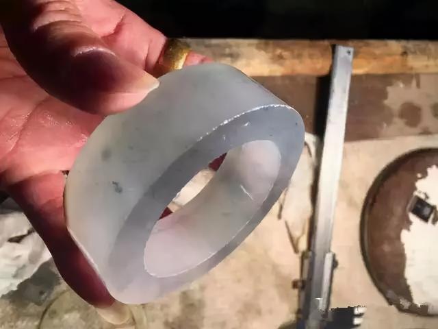 缅甸翡翠原石批发,60万翡翠原石视频-第6张图片-翡翠网 缅甸翡翠原石批发,60万翡翠原石视频-第6张图片-翡翠网