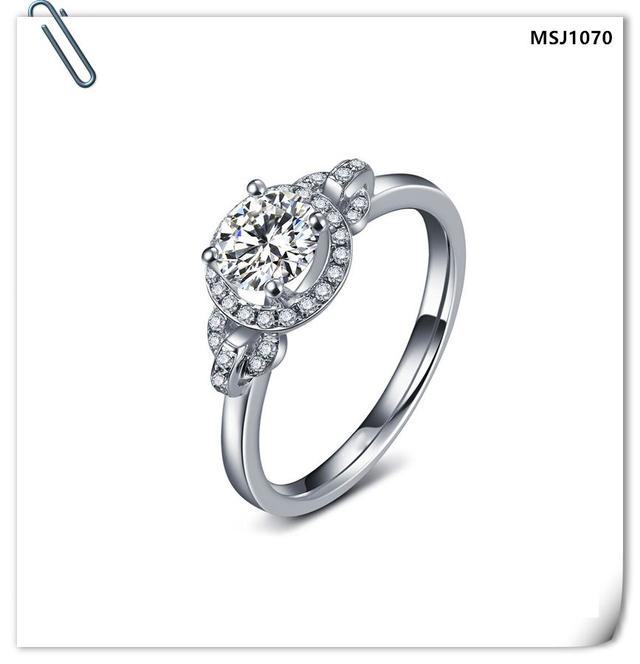 经典钻石戒指图片大全,各种钻石戒指款式介绍-第67张图片-翡翠网