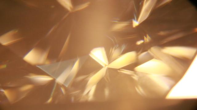 莫桑钻多少钱一克,莫桑钻和钻石的区别-第7张图片-翡翠网