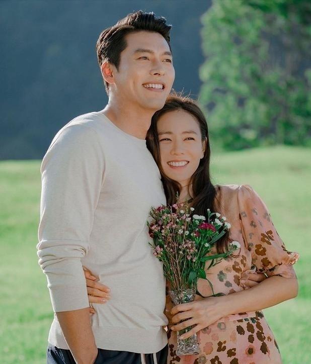 钻戒图片大全唯美图结婚戒指图片-第4张图片-翡翠网