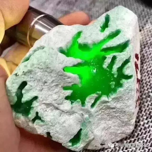 翡翠原石知识大全图片,翡翠原石鉴别新手入门-第21张图片-翡翠网 翡翠原石知识大全图片,翡翠原石鉴别新手入门-第21张图片-翡翠网