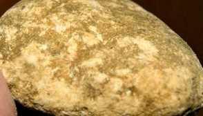 翡翠原石假皮怎么辨认,翡翠原石的外皮什么样-第3张图片-翡翠网