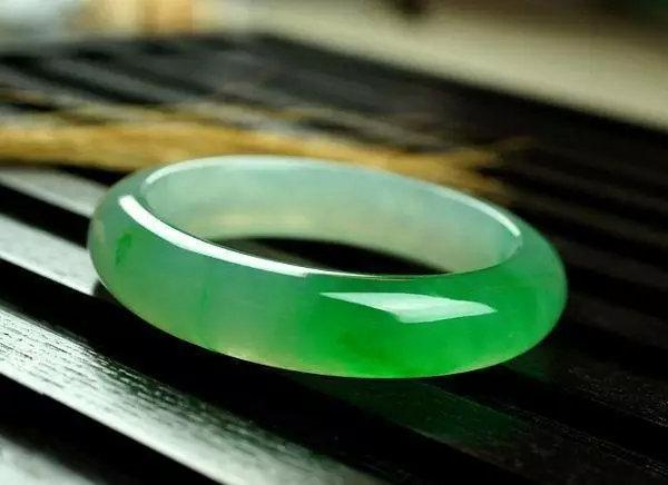 冰种翡翠手镯豆种满绿翡翠手镯价格-第4张图片-翡翠网 冰种翡翠手镯豆种满绿翡翠手镯价格-第4张图片-翡翠网