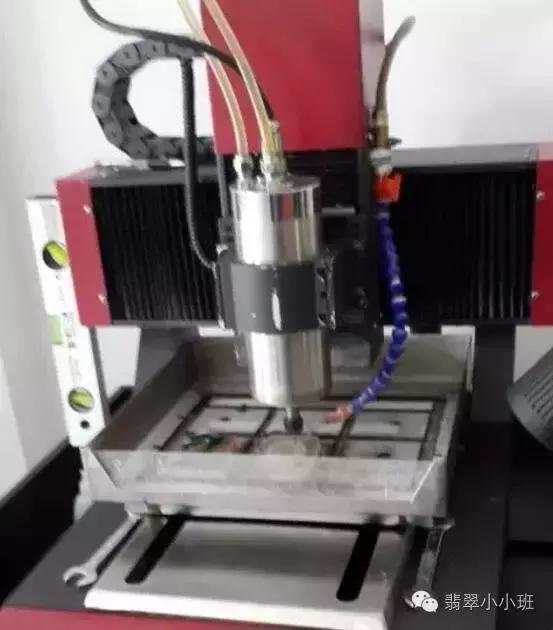 没有切割机怎么切圆石,翡翠原石切割机-第6张图片-翡翠网 没有切割机怎么切圆石,翡翠原石切割机-第6张图片-翡翠网