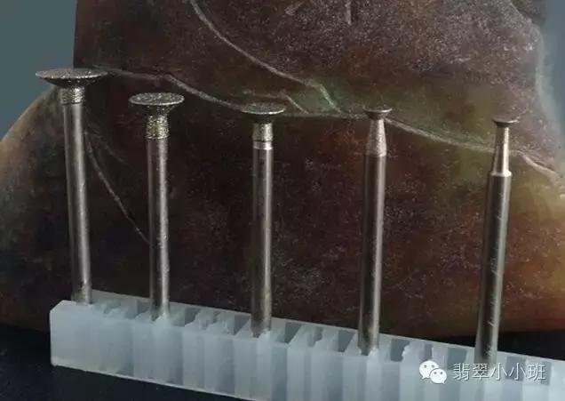 没有切割机怎么切圆石,翡翠原石切割机-第11张图片-翡翠网 没有切割机怎么切圆石,翡翠原石切割机-第11张图片-翡翠网