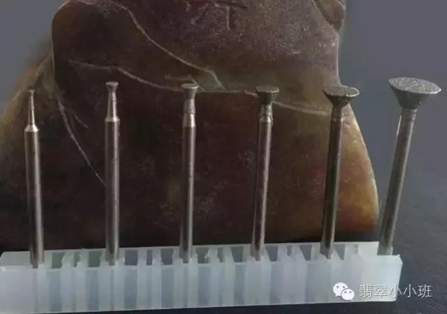 没有切割机怎么切圆石,翡翠原石切割机-第12张图片-翡翠网 没有切割机怎么切圆石,翡翠原石切割机-第12张图片-翡翠网