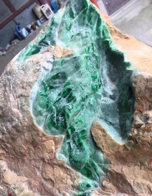山西切垮的翡翠原石,切垮最大的翡翠原石-第4张图片-翡翠网 山西切垮的翡翠原石,切垮最大的翡翠原石-第4张图片-翡翠网