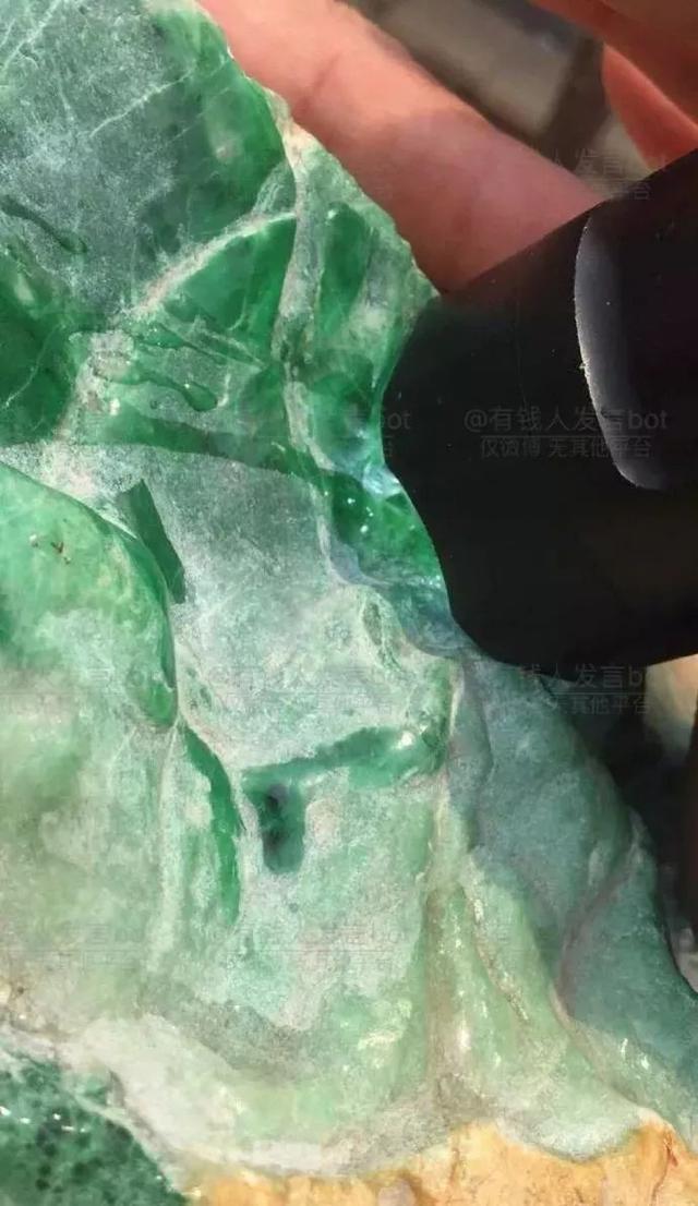 山西切垮的翡翠原石,切垮最大的翡翠原石-第5张图片-翡翠网 山西切垮的翡翠原石,切垮最大的翡翠原石-第5张图片-翡翠网