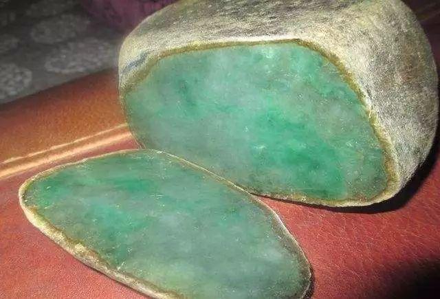 山西切垮的翡翠原石,切垮最大的翡翠原石-第9张图片-翡翠网 山西切垮的翡翠原石,切垮最大的翡翠原石-第9张图片-翡翠网