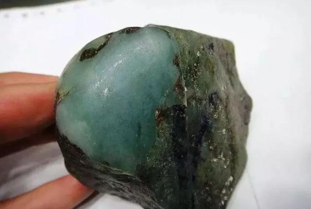 山西切垮的翡翠原石,切垮最大的翡翠原石-第10张图片-翡翠网 山西切垮的翡翠原石,切垮最大的翡翠原石-第10张图片-翡翠网