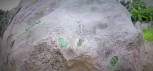 山西切垮的翡翠原石,切垮最大的翡翠原石-第15张图片-翡翠网 山西切垮的翡翠原石,切垮最大的翡翠原石-第15张图片-翡翠网