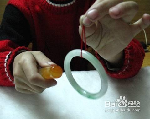 翡翠手镯怎么盘玩不碎翡翠盘玩后期什么效果-第5张图片-翡翠网 翡翠手镯怎么盘玩不碎翡翠盘玩后期什么效果-第5张图片-翡翠网