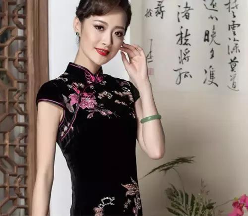 关于翡翠手镯可以泡水吗的信息-第1张图片-翡翠网 关于翡翠手镯可以泡水吗的信息-第1张图片-翡翠网