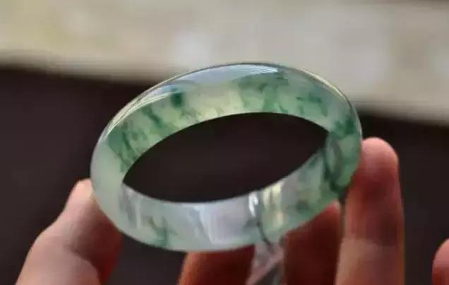 关于翡翠手镯可以泡水吗的信息-第12张图片-翡翠网 关于翡翠手镯可以泡水吗的信息-第12张图片-翡翠网