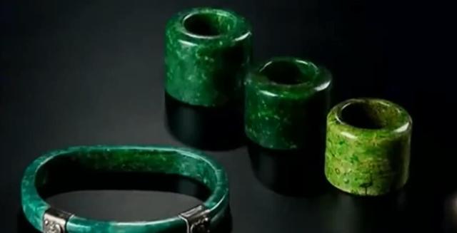 老翡翠扳指价格,出土老玉扳指价格-第14张图片-翡翠网 老翡翠扳指价格,出土老玉扳指价格-第14张图片-翡翠网