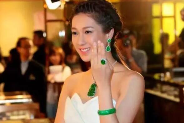 绿翡翠吊坠价格图片的简单介绍-第3张图片-翡翠网 绿翡翠吊坠价格图片的简单介绍-第3张图片-翡翠网