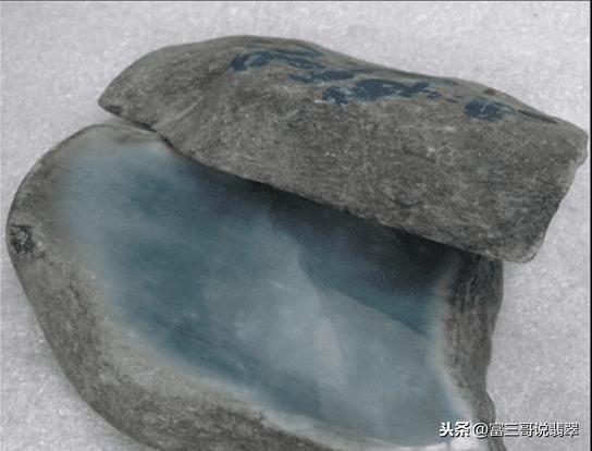 包含翡翠原石解口料吸水块的词条-第1张图片-翡翠网