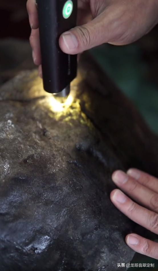 翡翠原石毛料图片解说,翡翠原石哪里买-第1张图片-翡翠网 翡翠原石毛料图片解说,翡翠原石哪里买-第1张图片-翡翠网