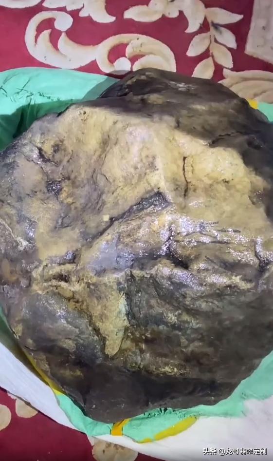 翡翠原石毛料图片解说,翡翠原石哪里买-第2张图片-翡翠网 翡翠原石毛料图片解说,翡翠原石哪里买-第2张图片-翡翠网