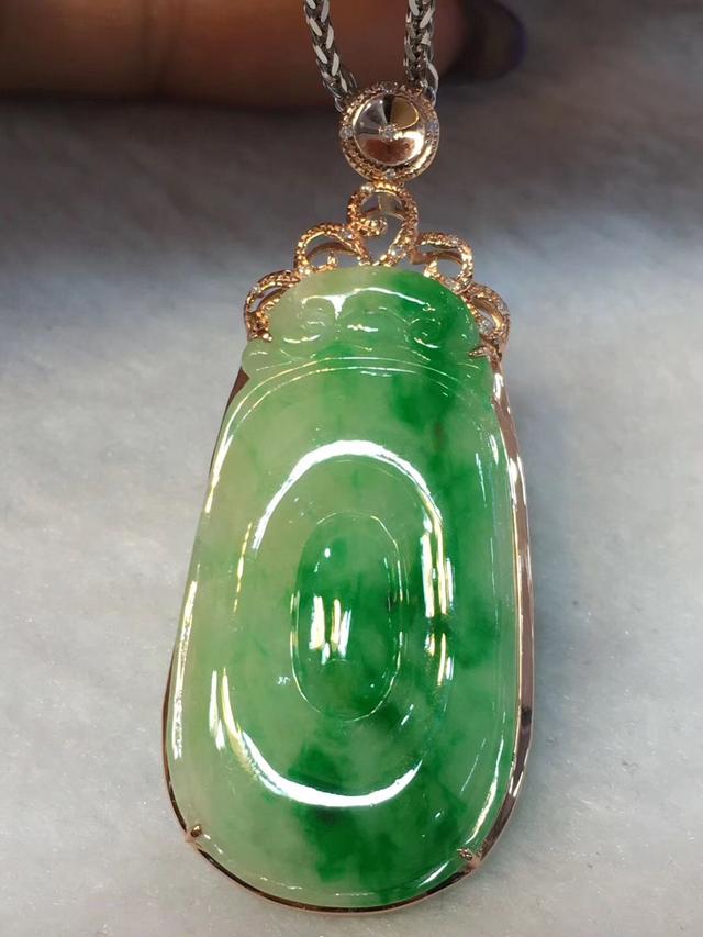 鉴别翡翠知识分享,翡翠鉴别最简单方法-第3张图片-翡翠网 鉴别翡翠知识分享,翡翠鉴别最简单方法-第3张图片-翡翠网