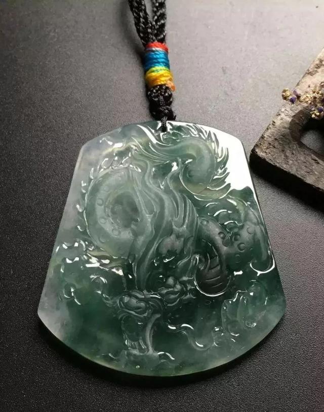 鉴别翡翠知识分享,翡翠鉴别最简单方法-第19张图片-翡翠网 鉴别翡翠知识分享,翡翠鉴别最简单方法-第19张图片-翡翠网