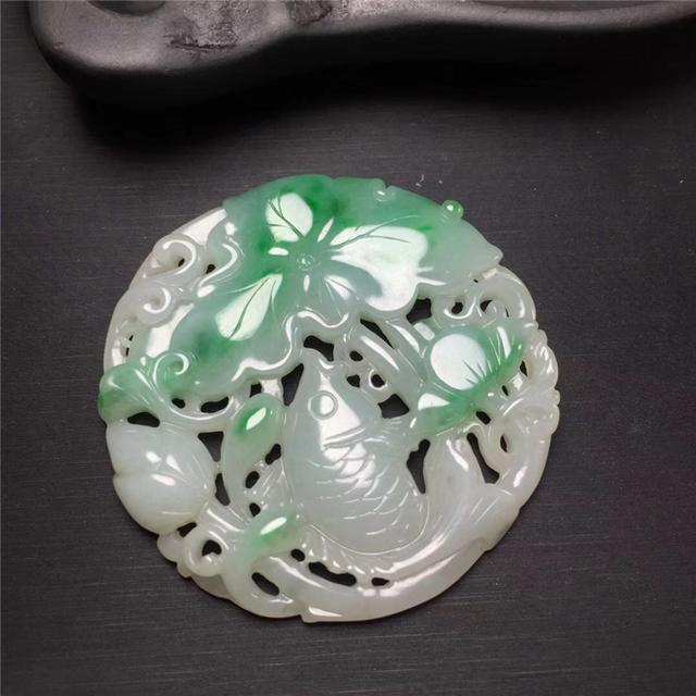 冰种飘阳绿翡翠手镯冰种阳绿手镯-第4张图片-翡翠网 冰种飘阳绿翡翠手镯冰种阳绿手镯-第4张图片-翡翠网