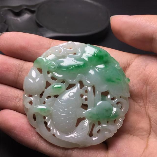 冰种飘阳绿翡翠手镯冰种阳绿手镯-第8张图片-翡翠网 冰种飘阳绿翡翠手镯冰种阳绿手镯-第8张图片-翡翠网